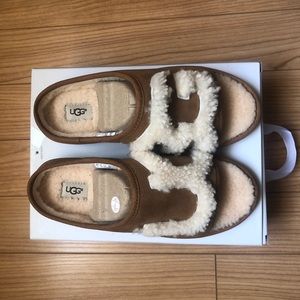 UGG Women’s chestnut slipper slides sz 7